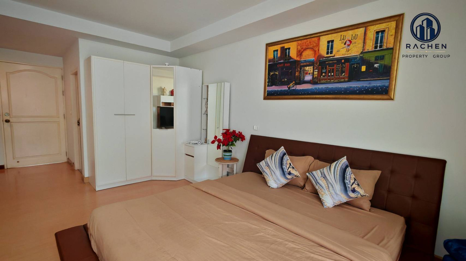 Condo for sale, Patong Loft, 3rd floor, fully furnished, ready to move in, size 58 sq m., selling for 3 million, call 082-4426354 Khun Nice. Condo for sale, Patong Loft, 3rd floor, fully furnished, ready to move in, size 58 sq m., selling for 3 million, call 082-4426354 Khun Nice.