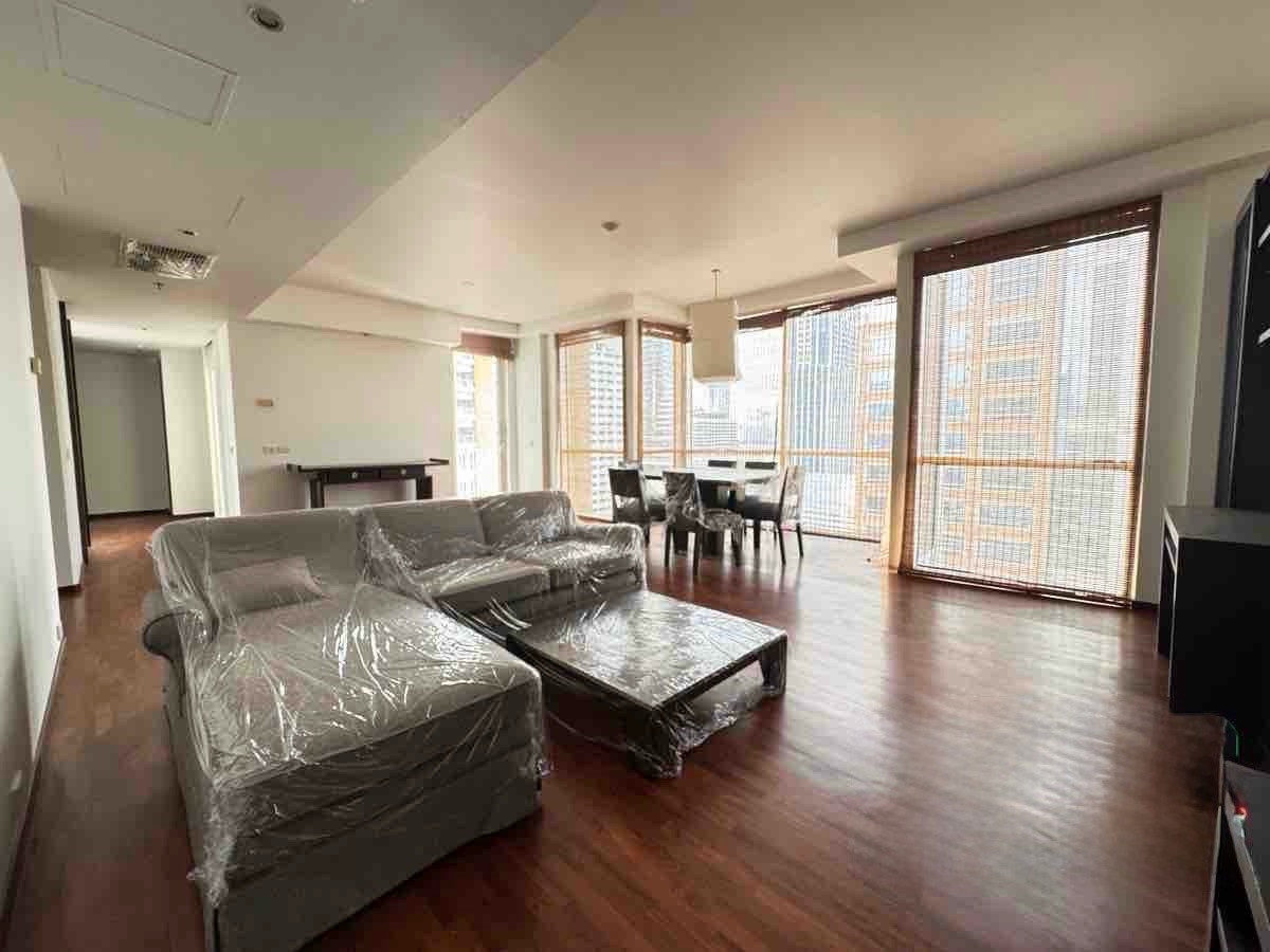 Large 2-Bedroom Condo in Langsuan with Spacious Living, Ideal for City Living and Rental Investment Large 2-Bedroom Condo in Langsuan with Spacious Living, Ideal for City Living and Rental Investment