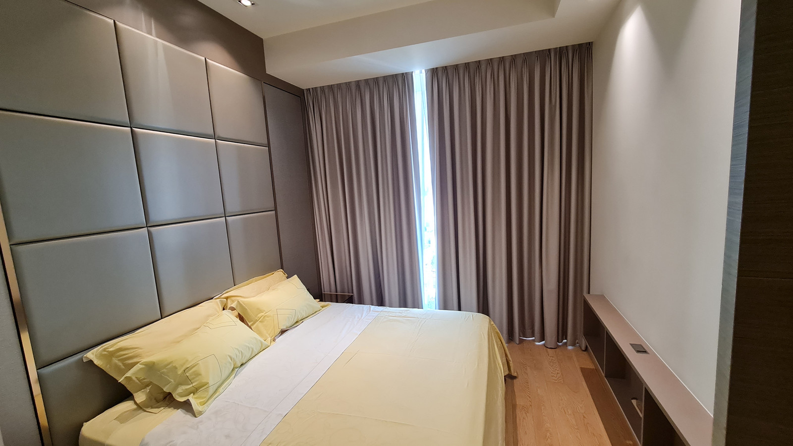 ขายคอนโดมิเนียมระดับ Super Luxury โครงการ 28 ชิดลม  1 นอน