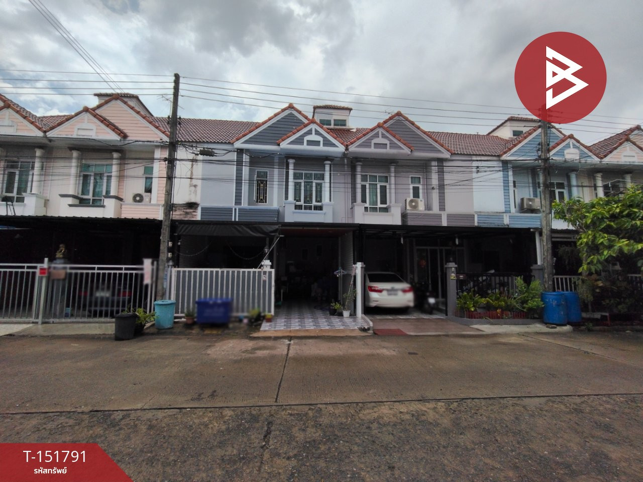 Urgent sale, townhouse, Manthakarn Village, Rangsit-Khlong 4, Lam Luk Ka, Pathum Thani. Urgent sale, townhouse, Manthakarn Village, Rangsit-Khlong 4, Lam Luk Ka, Pathum Thani.