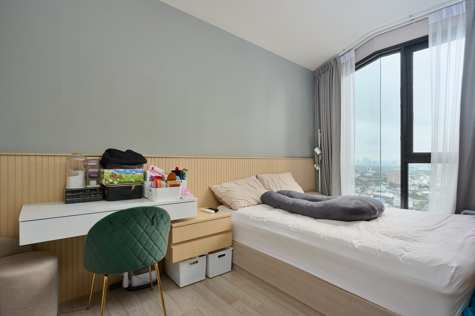 Condo for sale IDEO MOBI SUKHUMVIT EASTPOINT 1 bedroom, Chao Phraya River view.