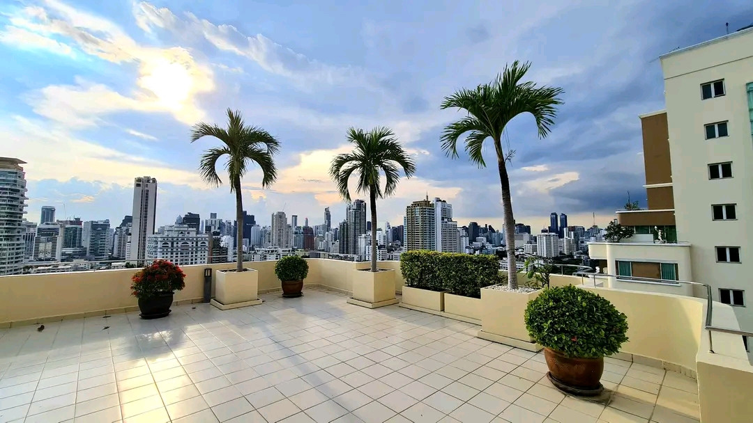 Rent Penthouse Piyathip Place (ปิยะทิพย์ เพลส) BTS Phrom Phong Type 4 Bedroom Size 800 sqm.