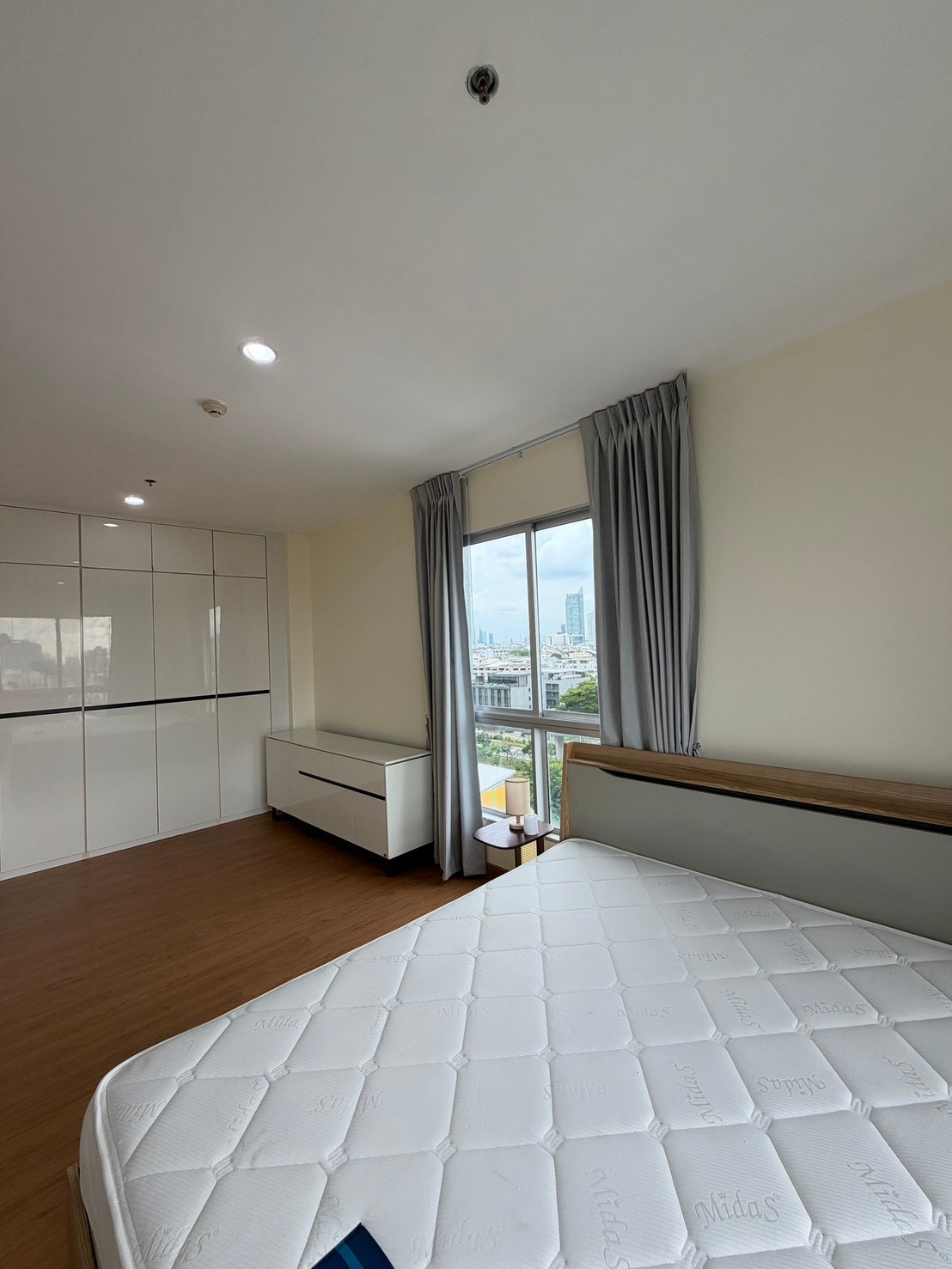Hive Taksin, 2 bedroom condo, close to the BTS, convenient travel, no flooding. Hive Taksin, 2 bedroom condo, close to the BTS, convenient travel, no flooding.