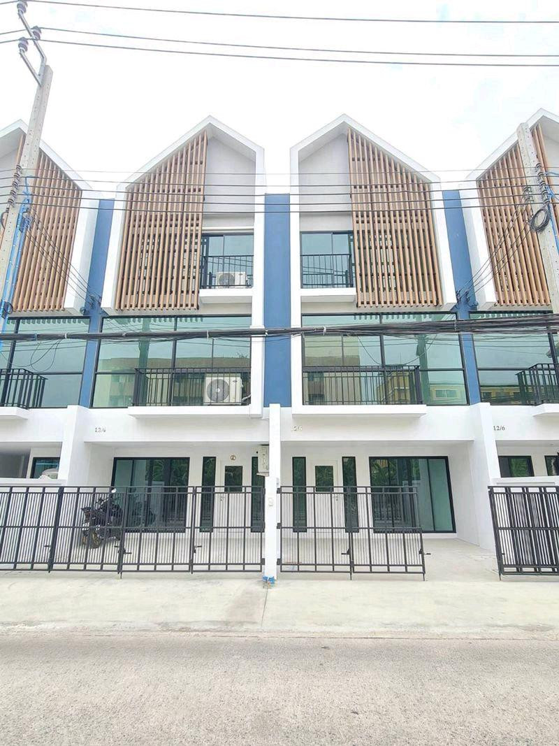 ✅For Sale / Rent✅ Deco @ Bearing, located on the main road🔥 HOT DEAL 