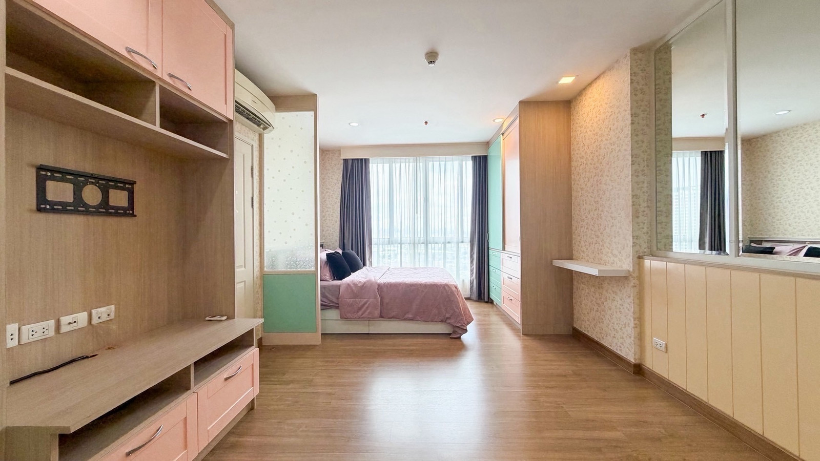 Cheapest in the project!! The tree bangpo station, high floor, river view, walk to MRT! Cheapest in the project!! The tree bangpo station, high floor, river view, walk to MRT!