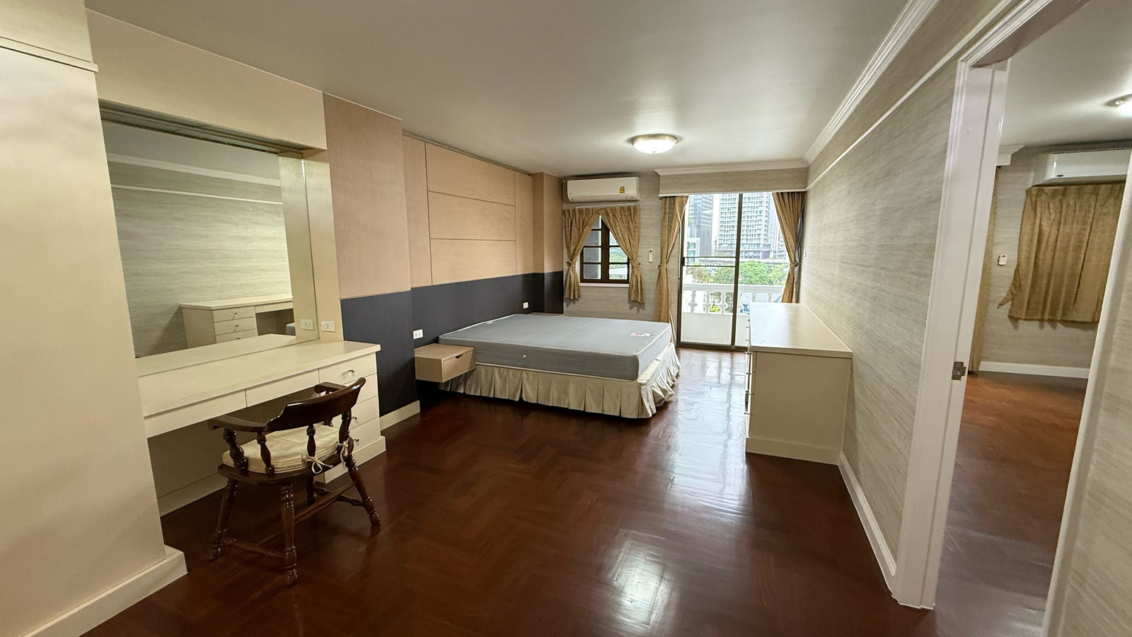 อพาร์ทเมนต์ละแวกทองหล่อ 70 ตารางเมตร 20,000 บาท – รูปที่ 2