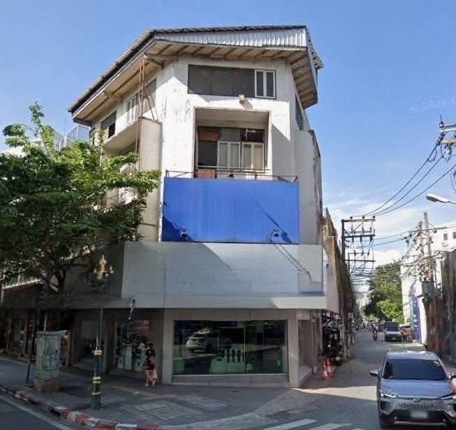 📌 ปล่อยเช่า : RARE Commercs Building ในทองหล่อ ติดถนนสุขุมวิท ใกล้ BTS , 4 ชั้น , 656 ตรม , 41 ตรว   ** สปา / คลีนิค / โชว์รูม / ออฟฟิศ / ร้านอาหาร / บาร์ : คาเฟ่ / Hostel / โรงแรมสัตว์เลี้ยง / Gym Studio etc   📌 Rental : RARE Commercials Building In Th