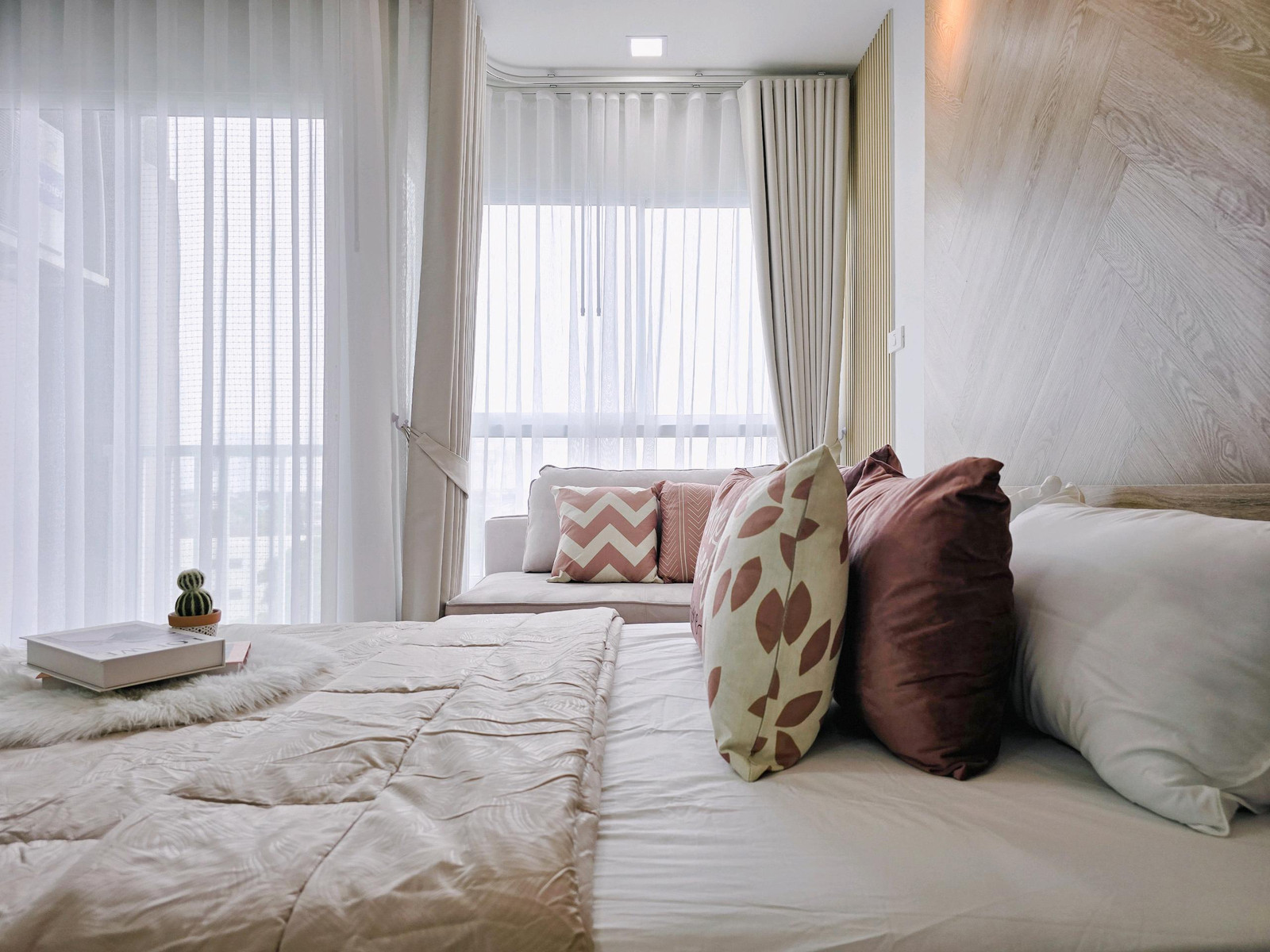 We Condo Ekkamai-Ramindra 📍 Location near the BTS, department stores and all places to eat. We Condo Ekkamai-Ramindra 📍 Location near the BTS, department stores and all places to eat.