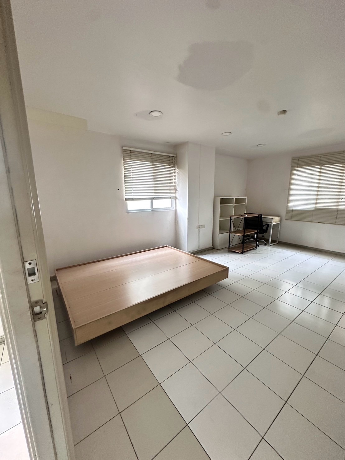 Lumpini Condo Sukhumvit 77, corner room