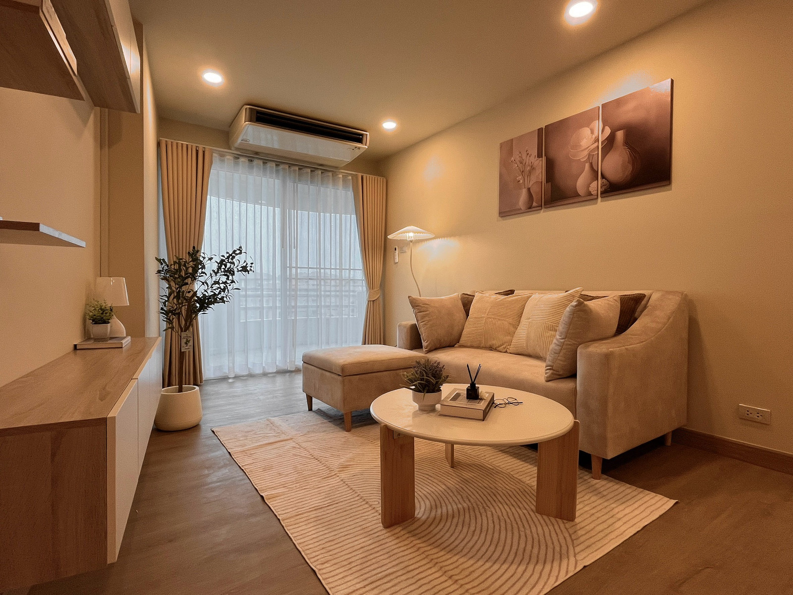 ขายคอนโดแหลมฉบังทาวเวอร์ (Laemchabang Tower) ห้องรีโนเวทใหม่ทั้งห้อง สไตล์ Minimal แต่งครบพร้อมเข้าอยู่ทันที!ห้องตำแหน่งดี พื้นที่กว้างขวางถึง 56 ตารางเมตร ได้รับการรีโนเวทและออกแบบใหม่ทั้งหมดในสไตล์ Minimal มินิมอล  – รูปที่ 4