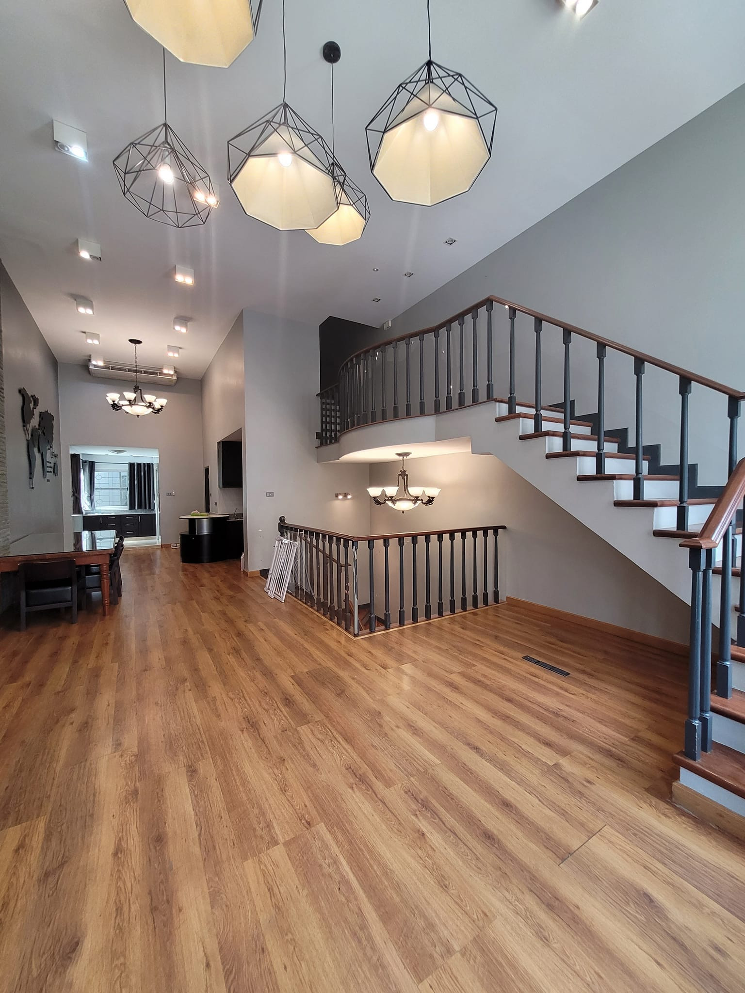 บ้านกลางกรุง สาทร – นราธิวาส