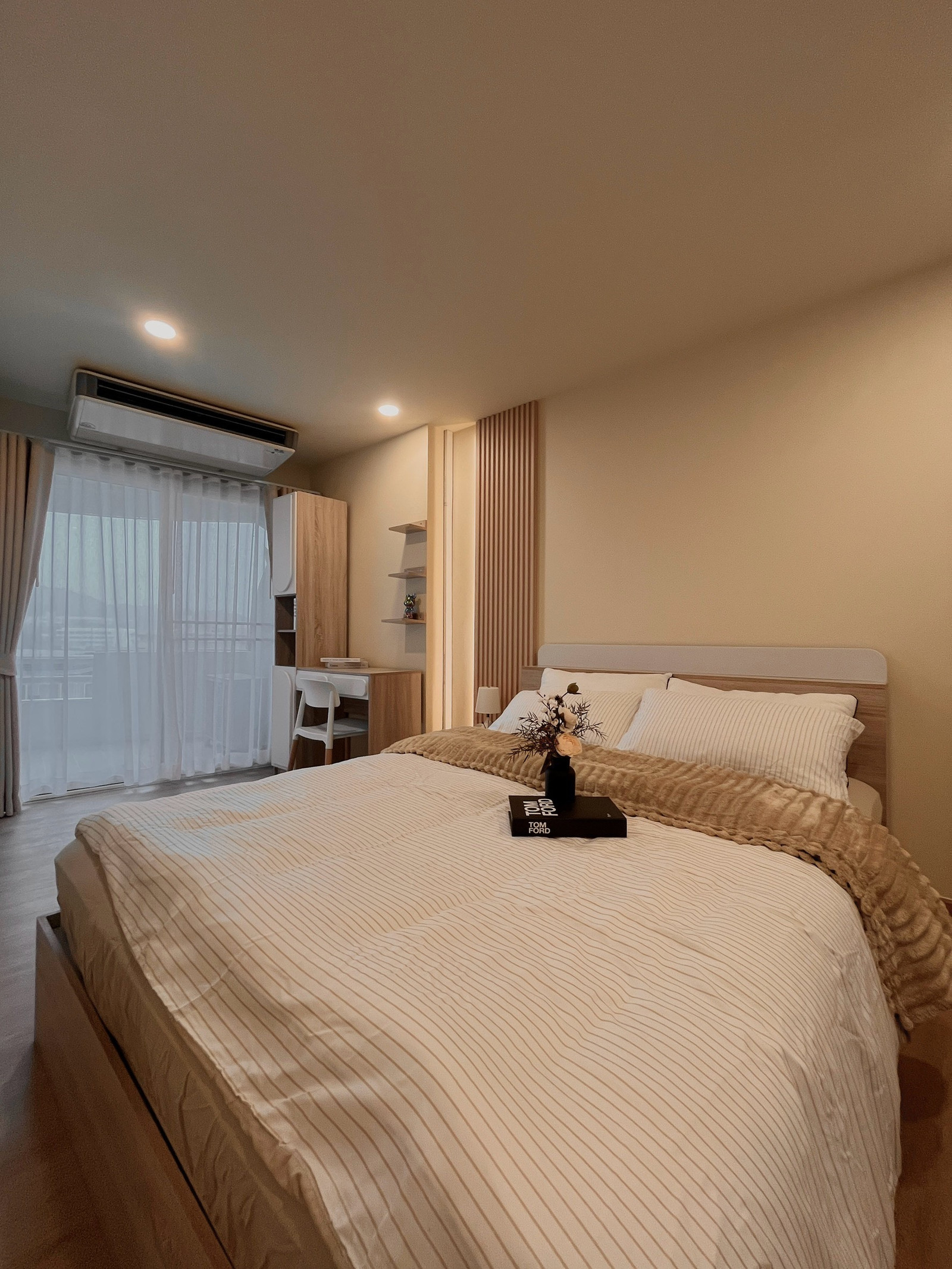 Condo for sale, Laemchabang Tower (Laemchabang Tower), completely renovated room, Minimal style, fully furnished, ready to move in immediately! Room in good location. Spacious area of 56 square meters, completely renovated and redesigned in a minimalist Condo for sale, Laemchabang Tower (Laemchabang Tower), completely renovated room, Minimal style, fully furnished, ready to move in immediately! Room in good location. Spacious area of 56 square meters, completely renovated and redesigned in a minimalist