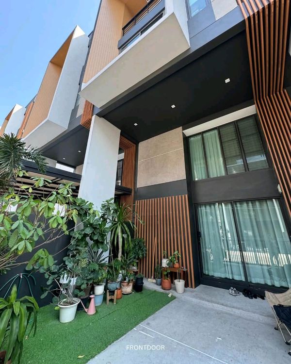 Pet Friendly Townhome For rent75k