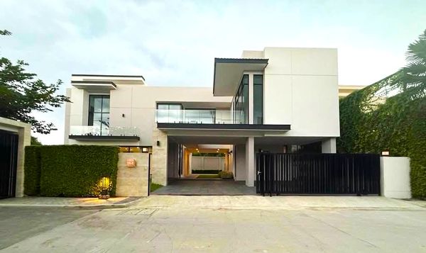 RH092926 ให้เช่า บ้านเดี่ยว 2 ชั้น 4-5 ห้องนอน at The Master Ekkamai-Ramintra