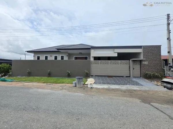 Beautiful House for Sale in Bang Saray, Just 1 km from Sukhumvit Rd.