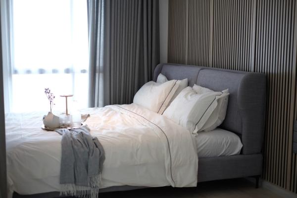 Knightsbridge Prime Sathorn【𝐒𝐄𝐋𝐋】โทนเข้มเล่นกับวัสดุและแสง ให้ลุคเท่มีสไตล์ ติดต่อไลน์ไอดี: @hacondo