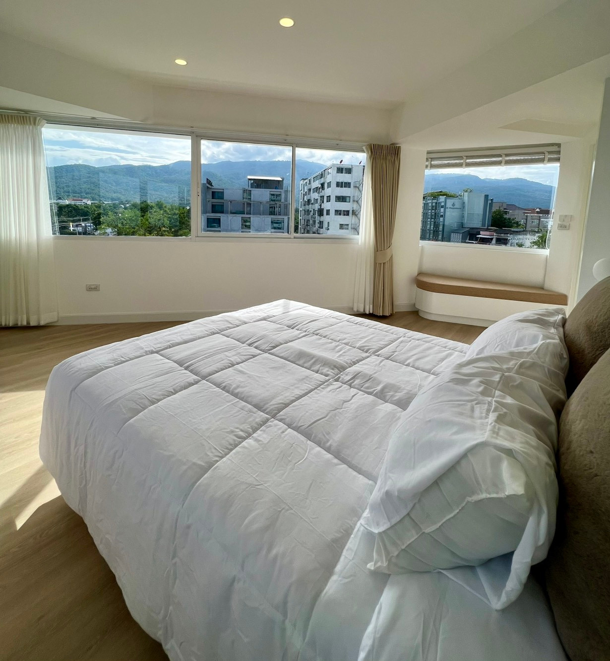 FOR RENT | Renovated 2-Bedroom Condo in the Heart of Nimman  Ruen Kham Tower, Chiang Mai | Nimman Soi 12 | 60 Sq.m.