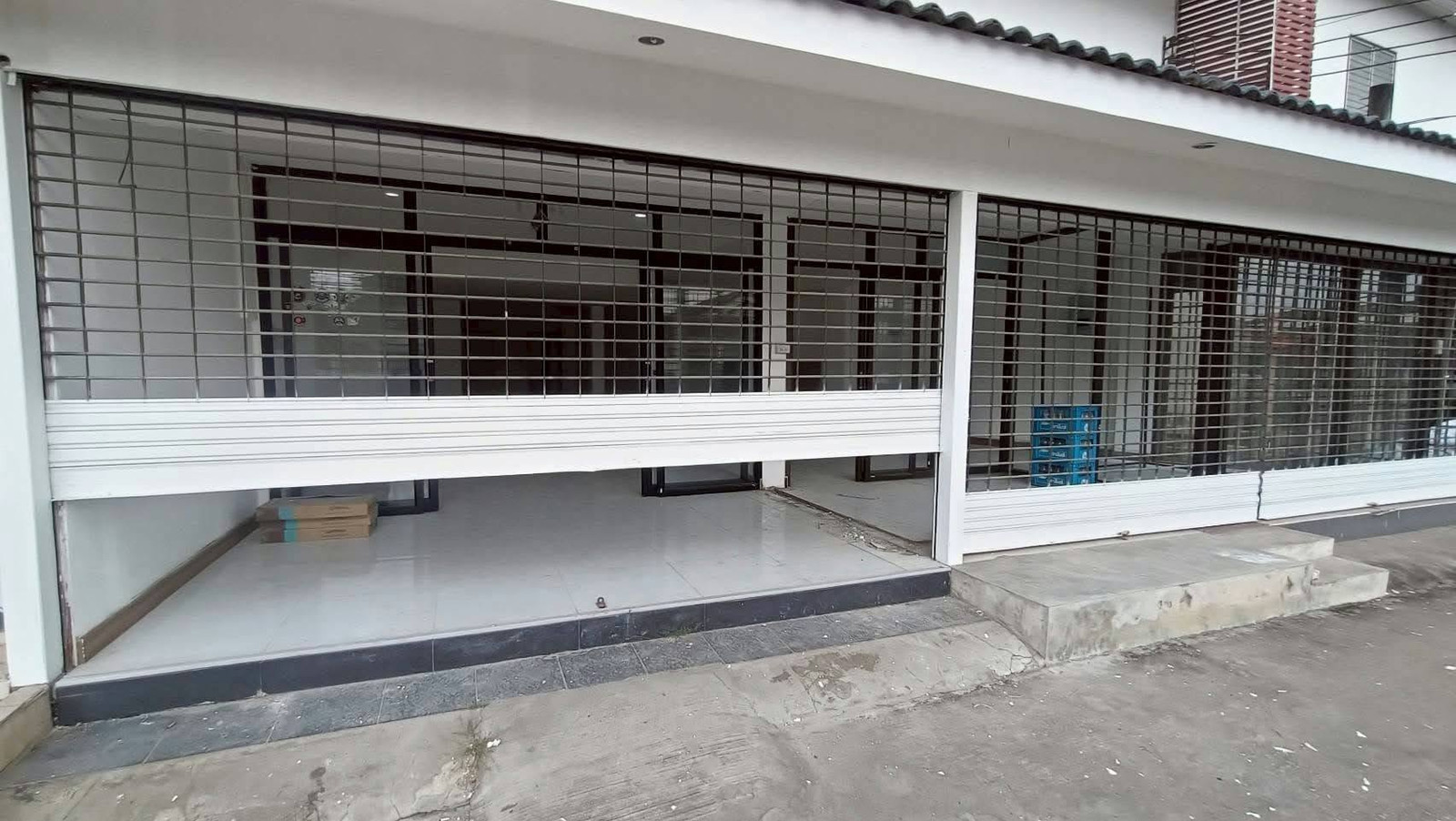 Two adjoining commercial units with an open-plan, spacious layout, just 4 minutes from Kad Farang.  – รูปที่ 2