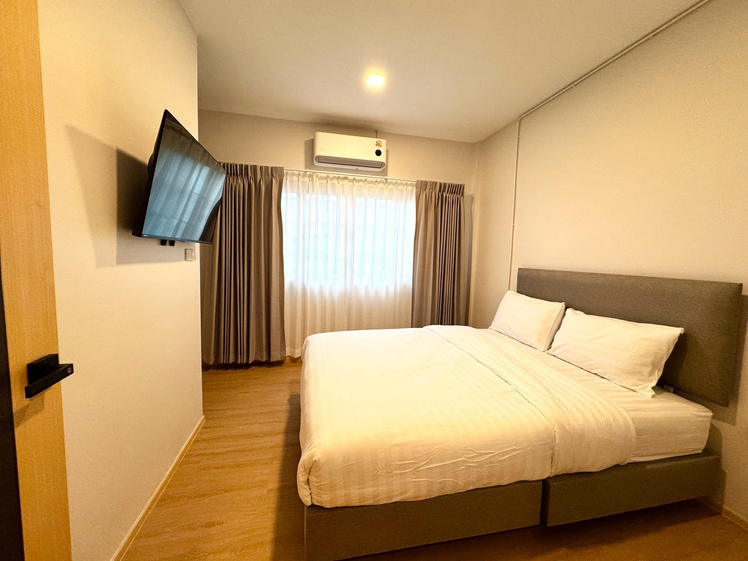 ✨🏡ให้เช่าทาวน์เฮ้าส์ ในหมู่บ้านจรัญวิลล่า 3 ซอยจรัญสนิทวงศ์ 37 ☀ บ้านหลังนี้ออกแบบให้ใช้แสงธรรมชาติเป็นหลักโดยการใช้ช่องแสงธรรมชาติ ตอนกลางวันแทบไม่ต้องเปิดไฟ – รูปที่ 4