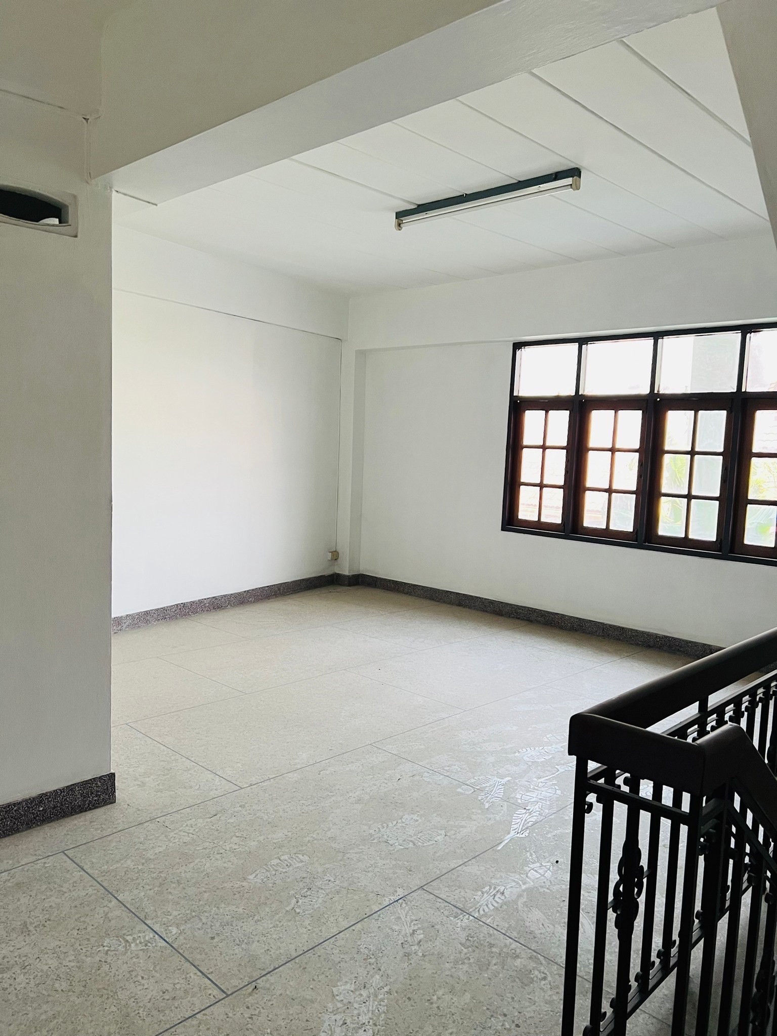 3-story shophouse for rent, next to the road, past the bypass intersection, on the way to Sao Hai, opposite the entrance to Manit City University. – รูปที่ 3