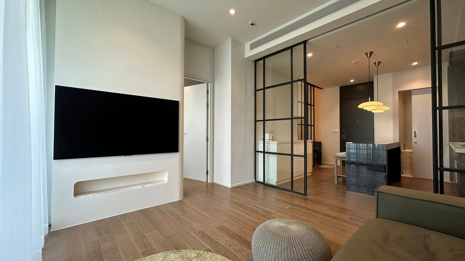 ✨ 1 bedroom | Spacious room, private atmosphere. Suitable for living in the city 📍 Muniq Langsuan ✨ 1 bedroom | Spacious room, private atmosphere. Suitable for living in the city 📍 Muniq Langsuan