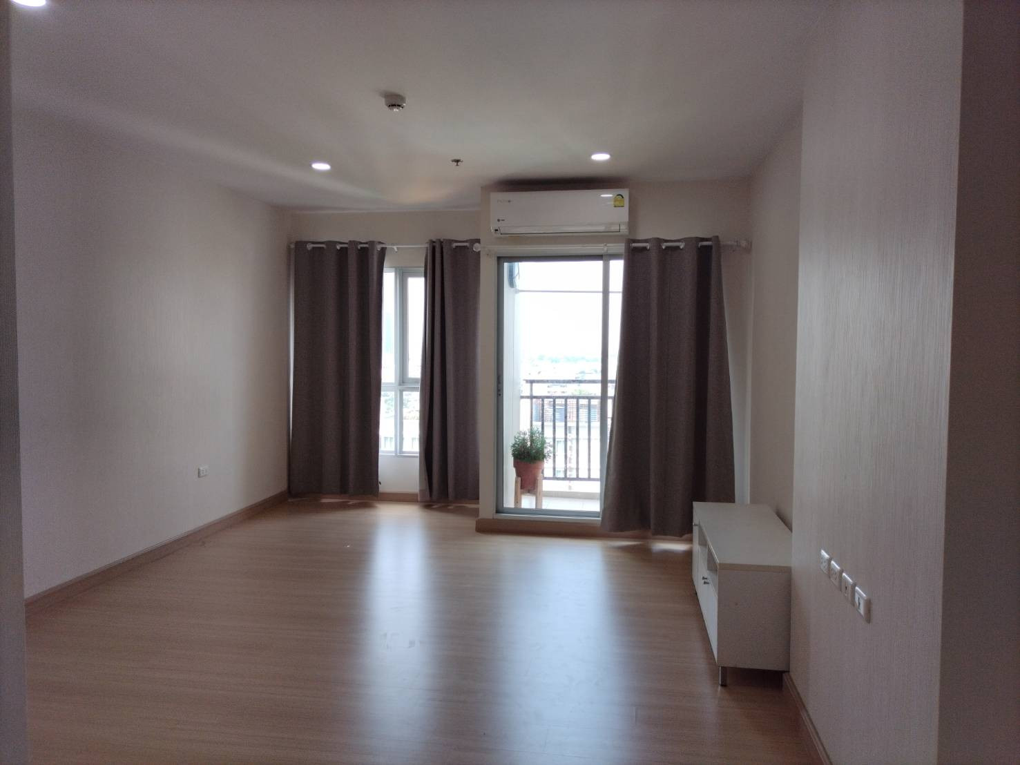Supalai Veranda Phasi Charoen available for rent, price 8,500/month, near BTS Phasi Charoen, Seacon Bang Khae. Supalai Veranda Phasi Charoen available for rent, price 8,500/month, near BTS Phasi Charoen, Seacon Bang Khae.