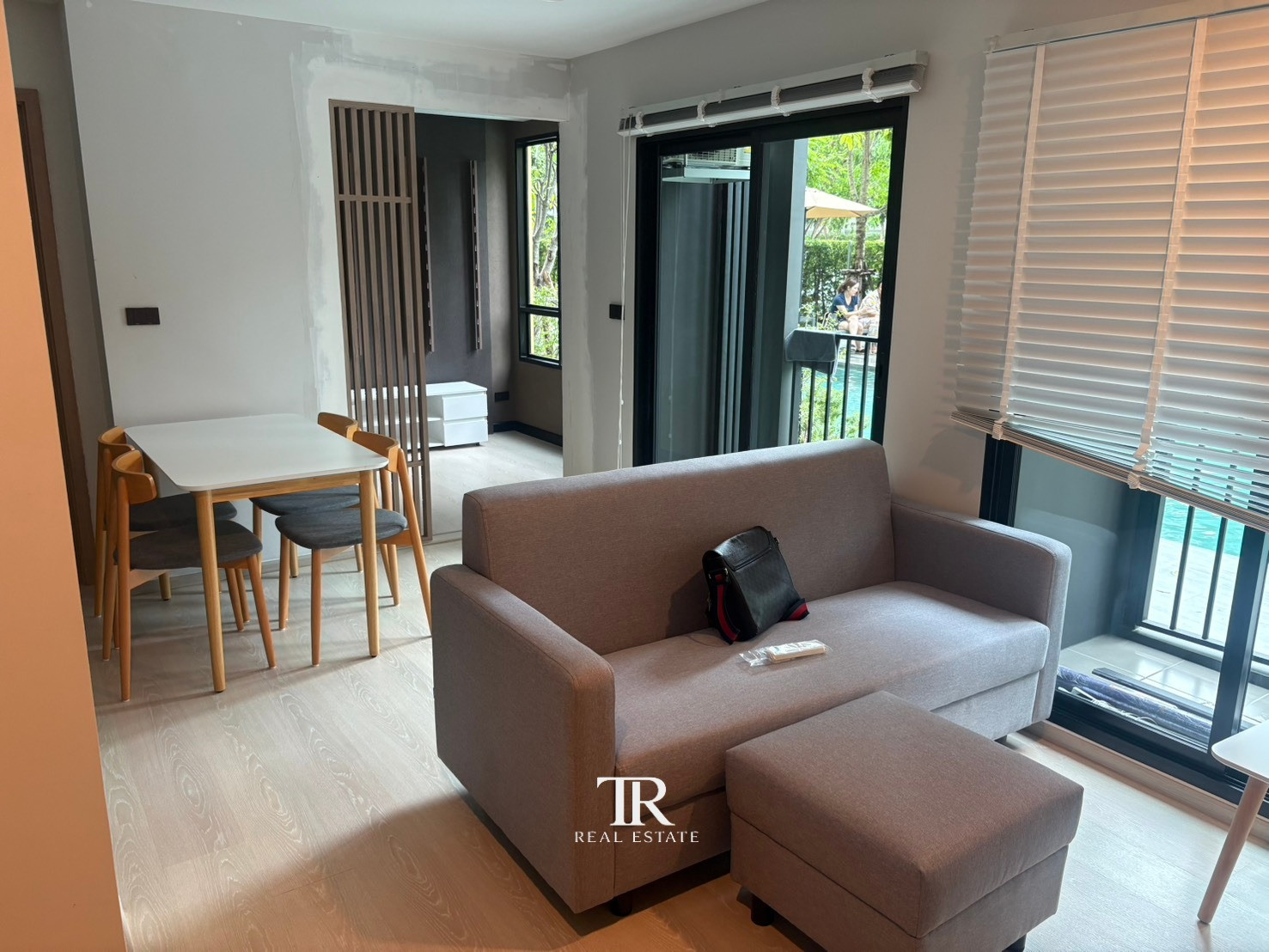 🏡 ขายและให้เช่าคอนโด นิว คอนเน็กซ์ ดอนเมือง | 1 ห้องนอน | 2 ห้องน้ำ | 60.8 ตร.ม. | ชั้น 1 | ดอนเมือง - วิภาวดี | 💰 เช่า 32,000 บาท/เดือน | 💰 ขาย 5.9 ล้านบาท | LINE: @944hjngx | รหัสทรัพย์: UE0086 🏡 ขายและให้เช่าคอนโด นิว คอนเน็กซ์ ดอนเมือง | 1 ห้องนอน | 2 ห้องน้ำ | 60.8 ตร.ม. | ชั้น 1 | ดอนเมือง - วิภาวดี | 💰 เช่า 32,000 บาท/เดือน | 💰 ขาย 5.9 ล้านบาท | LINE: @944hjngx | รหัสทรัพย์: UE0086