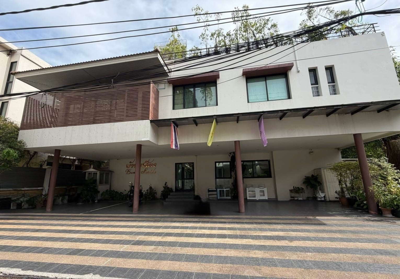 บ้านให้เช่า สุขุมวิท 24 พร้อมเช่า 17 พ.ย. 2026 ใกล้ Emporium และสวนเบญจกิติ เลี้ยงสัตว์ได้