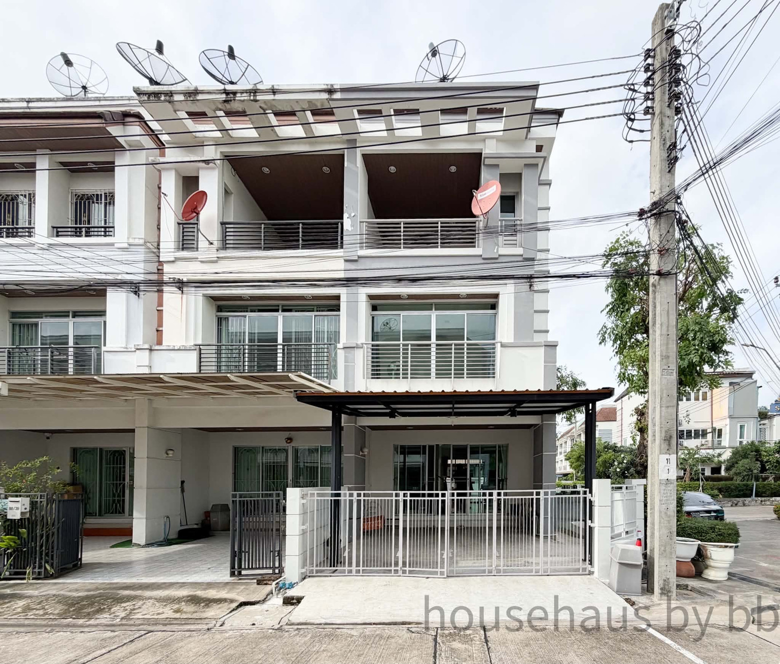 800 meters to BTS🚝 🏡🩵 Townhome for rent, corner plot. Newly renovated, fully furnished, ready to move in / Baan Klang Muang Sathorn-Taksin 1, 3 bedrooms, 3 bathrooms, 2 parking spaces.