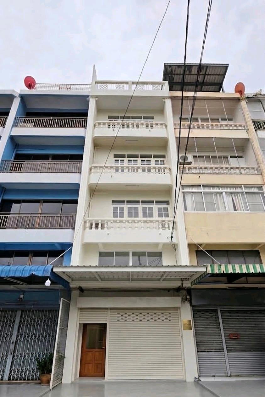 ชายถูก ตึกแถว 4.5 ชั้น จรัญ 35