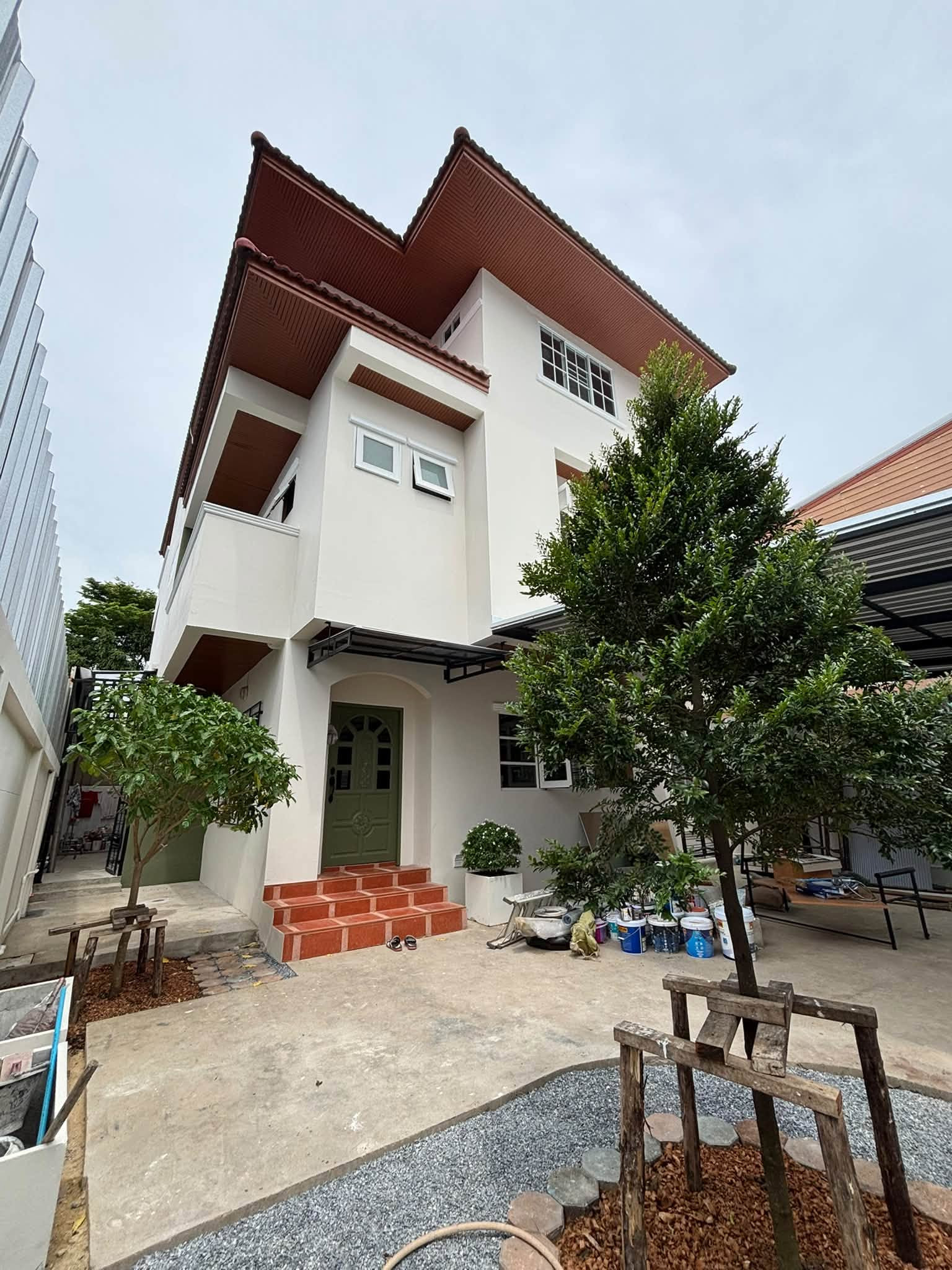 House for rent near BTS Punnawithi, residential, company registration possible. House for rent near BTS Punnawithi, residential, company registration possible.