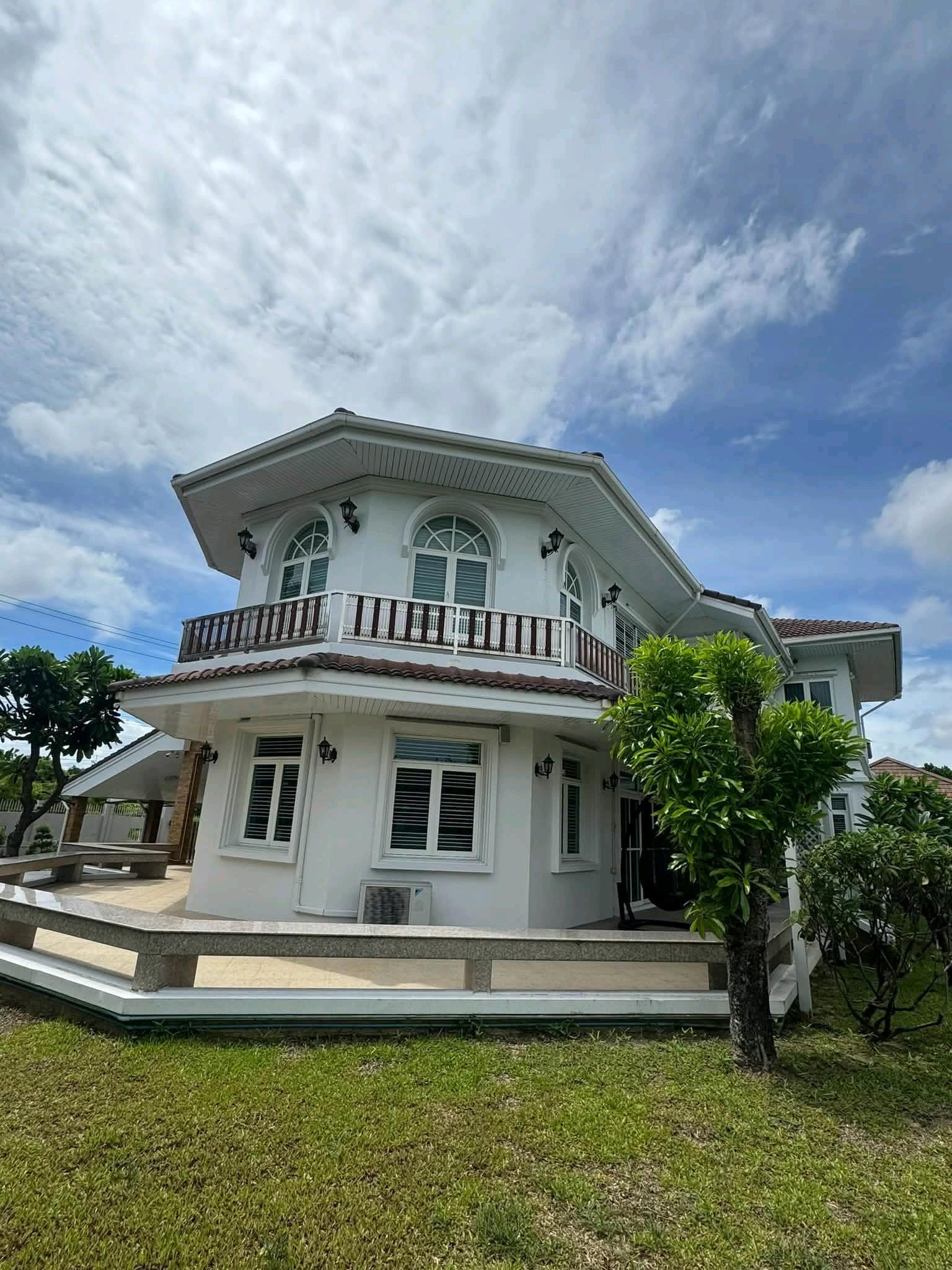 ✨ บ้านหรูพื้นที่ใช้สอย 650 ตร.ม. พร้อมสระว่ายน้ำส่วนตัว สวนสวย และพื้นที่กว้างขวาง – รูปที่ 2