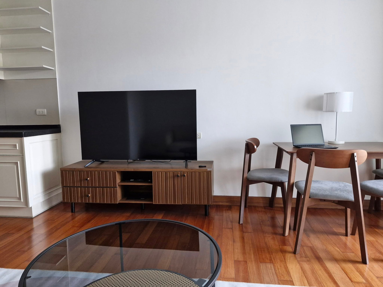 Ivy Sathorn10 - Newly renovated room Size 1 bedroom, 42 sq m. For rent only 19,500, ready to move in. Ivy Sathorn10 - Newly renovated room Size 1 bedroom, 42 sq m. For rent only 19,500, ready to move in.
