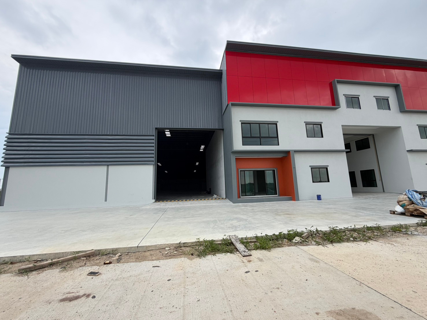 Bangpla factory for rent, newly built factory for rent, Bang Pla Subdistrict, Bang Phli, Samut Prakan, near the water canal. Bangpla factory for rent, newly built factory for rent, Bang Pla Subdistrict, Bang Phli, Samut Prakan, near the water canal.