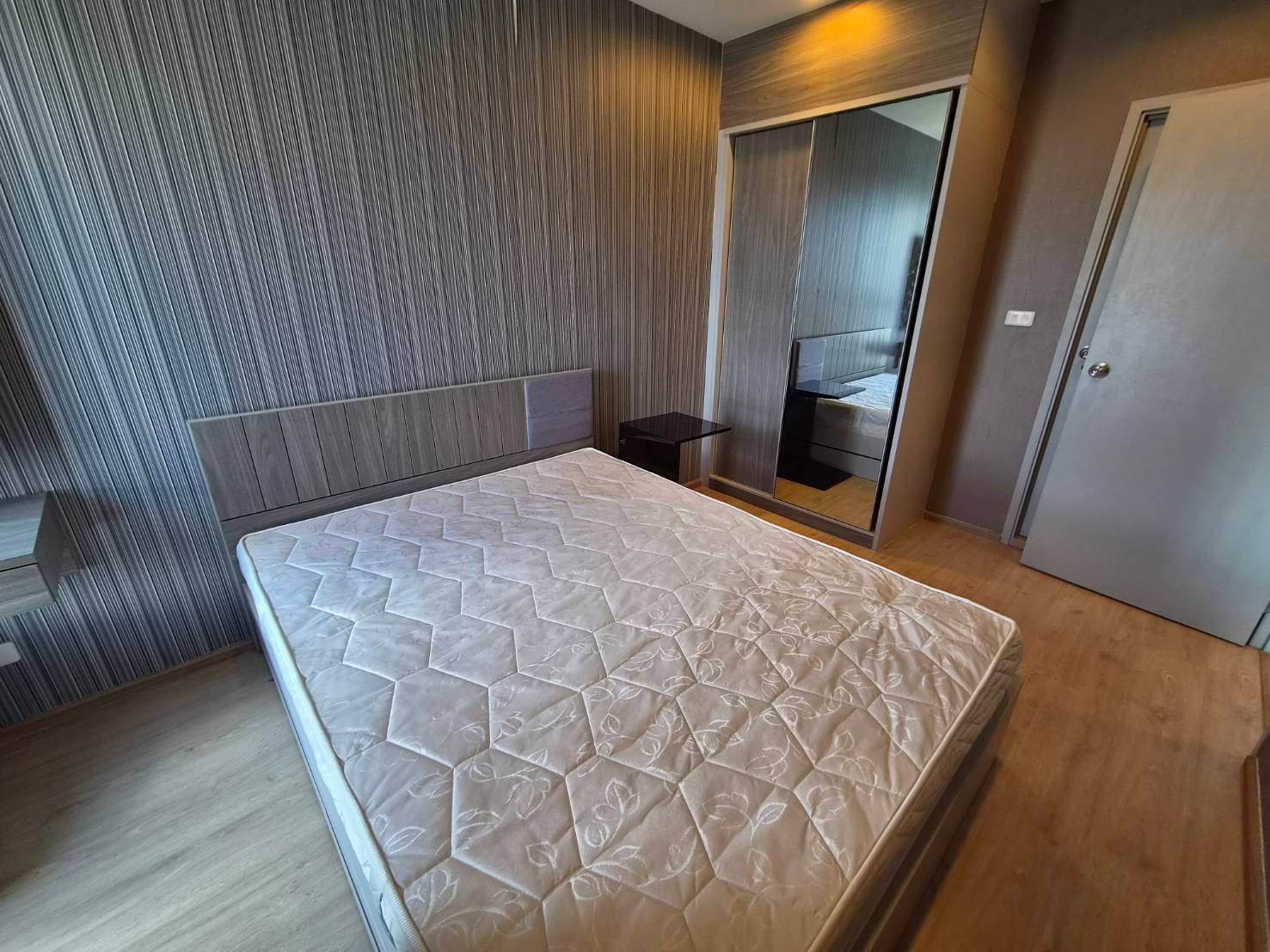 ให้เช่าห้องสวย ไอดีโอ วุฒากาศ ( Ideo wutthakat ) ติด BTS วุฒากาศ 110 เมตร รวมเฟอร์ + หอ้ง 31 ตรม.+ เครื่องซํกผ้า เพียง 10,500 บาท ให้เช่าห้องสวย ไอดีโอ วุฒากาศ ( Ideo wutthakat ) ติด BTS วุฒากาศ 110 เมตร รวมเฟอร์ + หอ้ง 31 ตรม.+ เครื่องซํกผ้า เพียง 10,500 บาท
