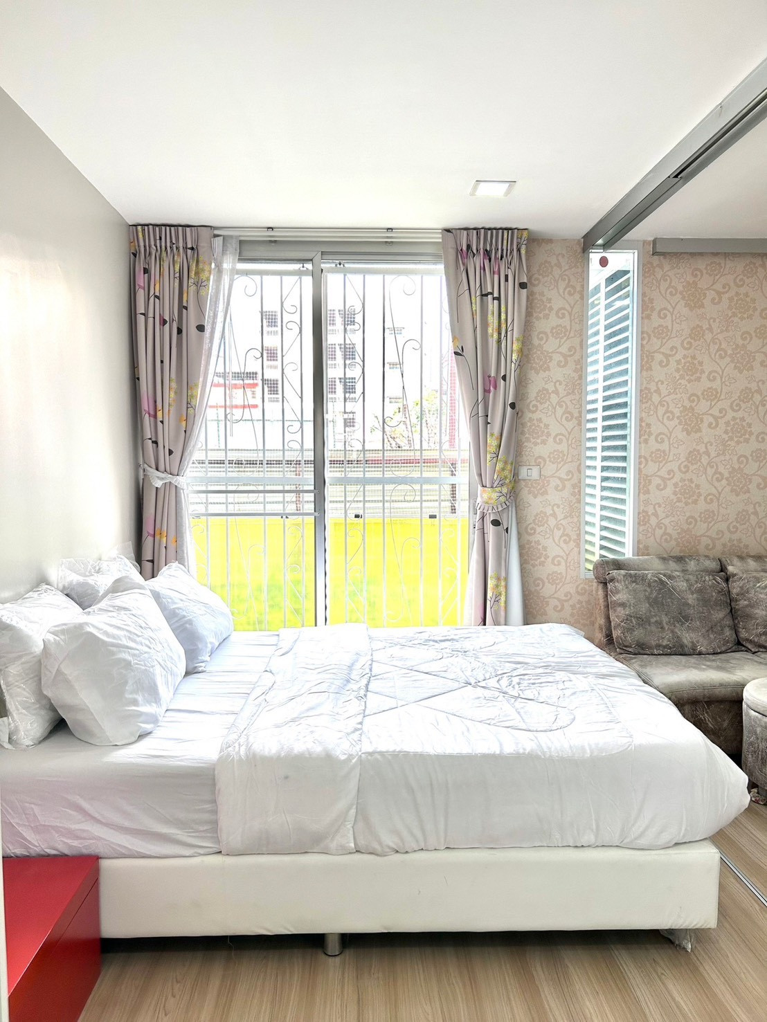 The Colory Vivid Condominium  ขายคอนโด เดอะ คัลเลอร์รี่ วิวิด MRT-ห้วยขวาง