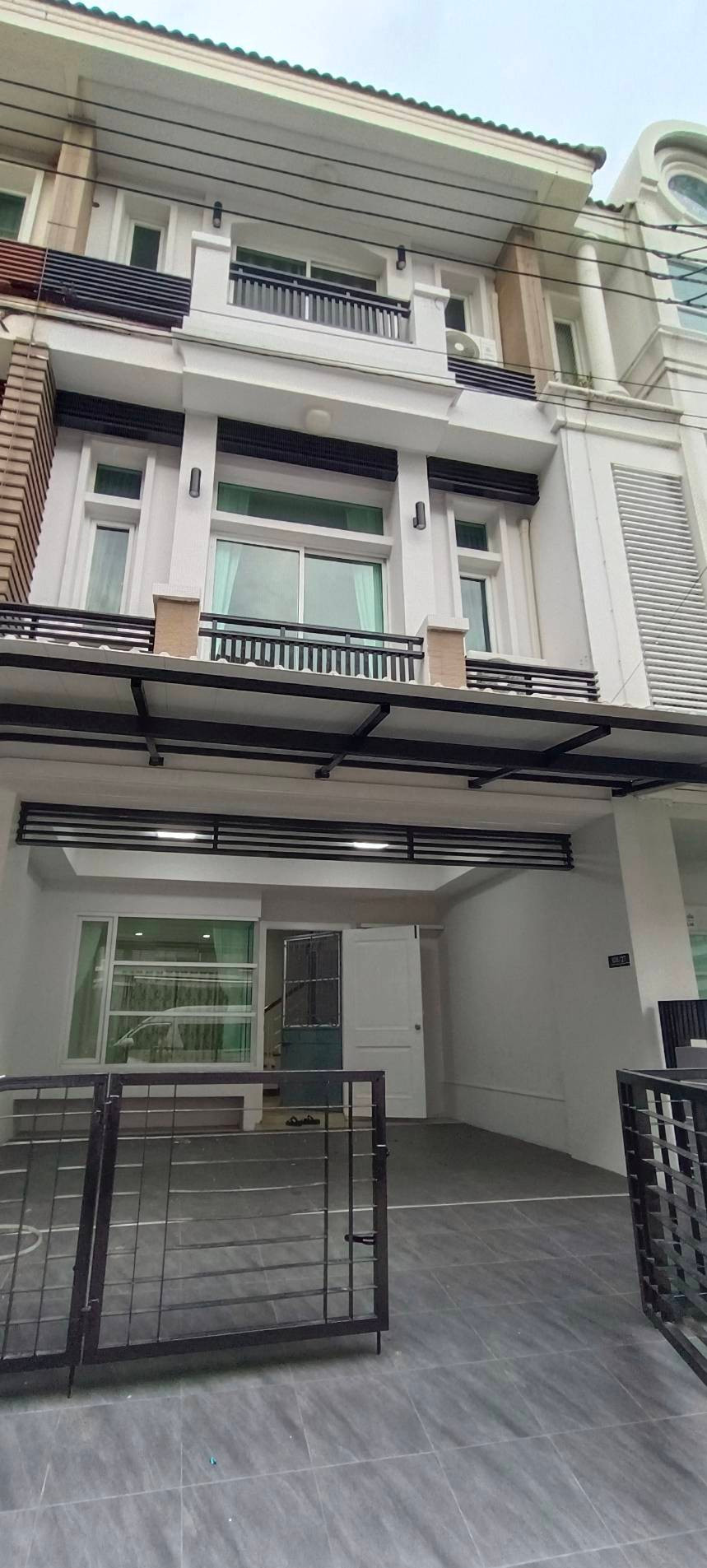 น้ำไม่ท่วม ! ให้เช่าทาวน์โฮม 3 ชั้น รีโนเวทใหม่สะอาด เล่นระดับมีชั้นลอย หมู่บ้านพรีเมี่ยมเพลส 2 ซอยมัยลาภ ประเสริฐมนูกิจ 29 ใกล้ รร.สตรีวิท2 น้ำไม่ท่วม ! ให้เช่าทาวน์โฮม 3 ชั้น รีโนเวทใหม่สะอาด เล่นระดับมีชั้นลอย หมู่บ้านพรีเมี่ยมเพลส 2 ซอยมัยลาภ ประเสริฐมนูกิจ 29 ใกล้ รร.สตรีวิท2