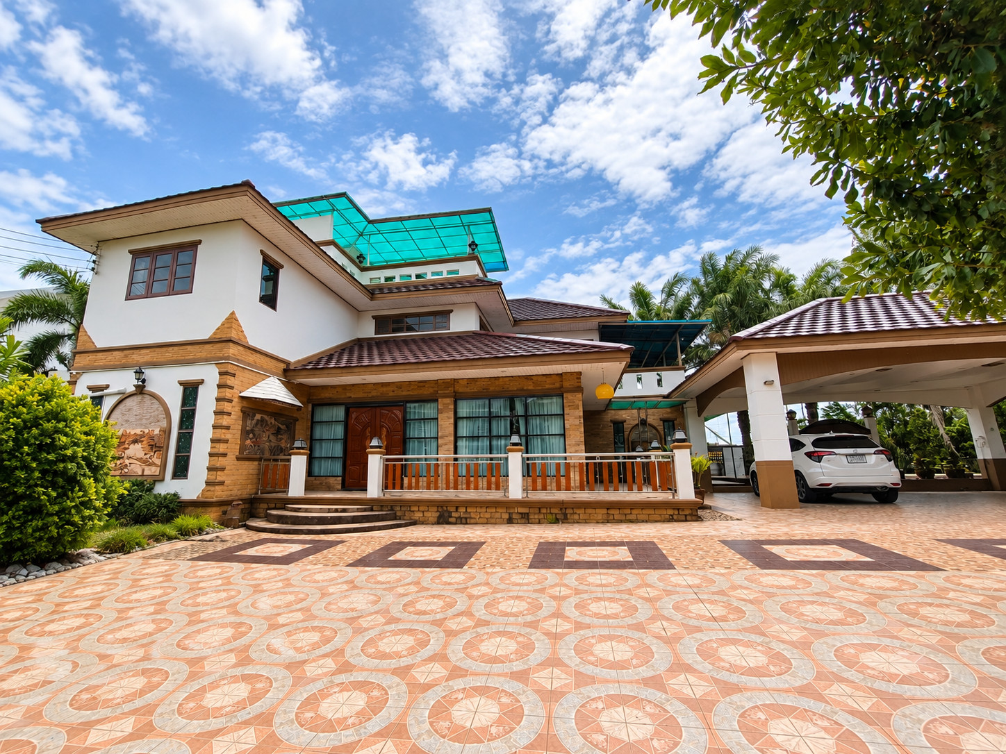 Large Pool Villa, 3 floors, land 206 sq m, with private swimming pool, Jasmine Grand Ville, Soi Bang Lamung 18, near Sukhumvit Road, Bang Lamung, Pattaya.
