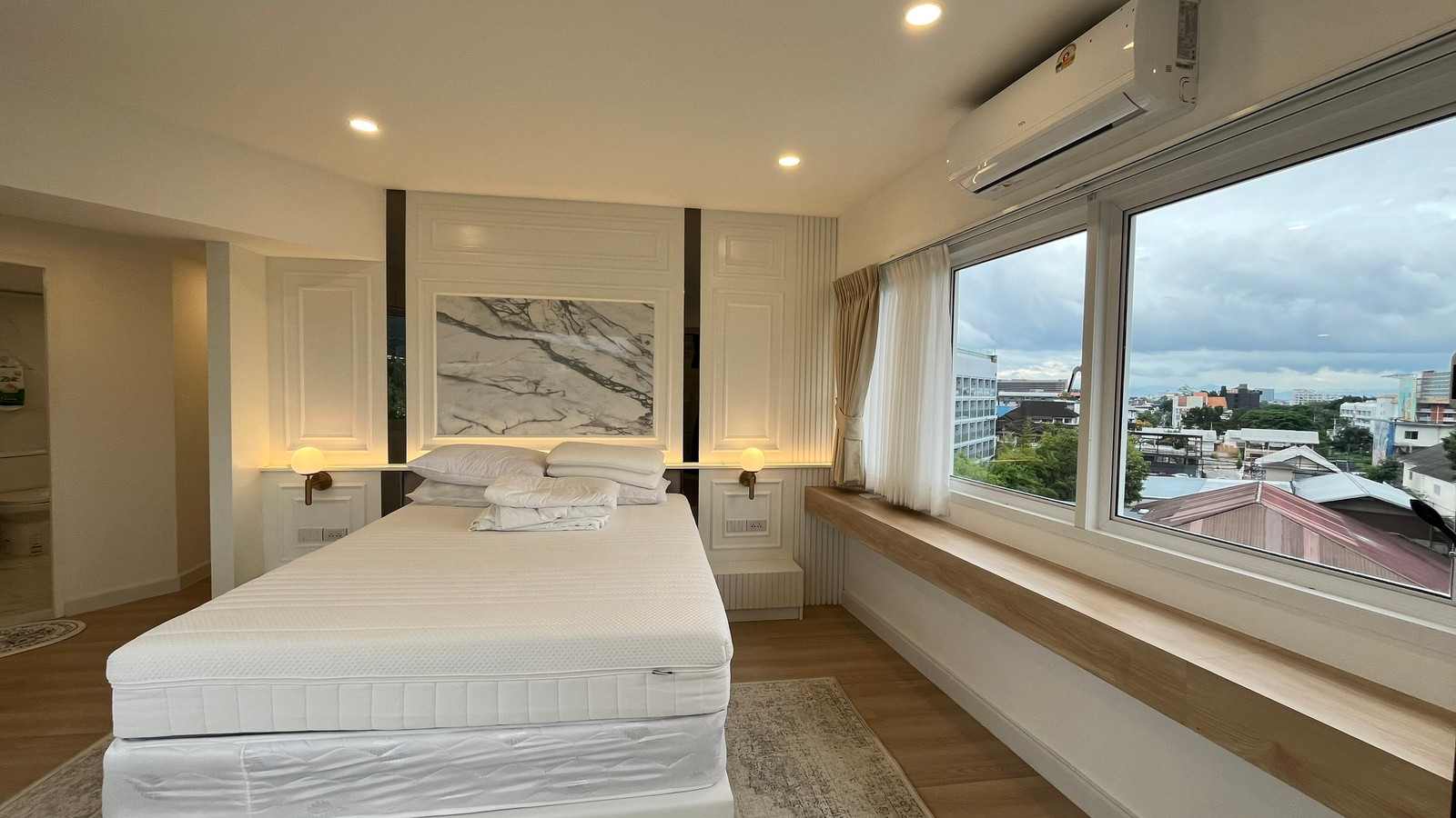 FOR RENT | Renovated 2-Bedroom Condo in the Heart of Nimman  Ruen Kham Tower, Chiang Mai | Nimman Soi 12 | 60 Sq.m. – รูปที่ 2
