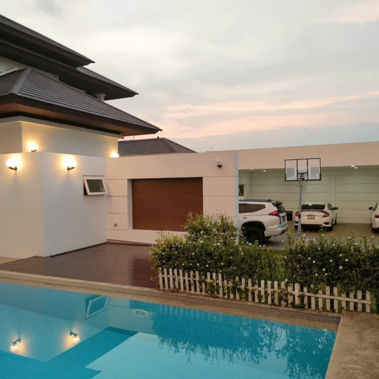 Luxurious house for rent, Windmill Village Bangna-Trad KM.10 (near golf course) 619 sq m, 1400 sq m, decorated with built-ins throughout. Extra wide house with a large shady garden. Very romantic atmosphere By the private swimming pool – รูปที่ 2