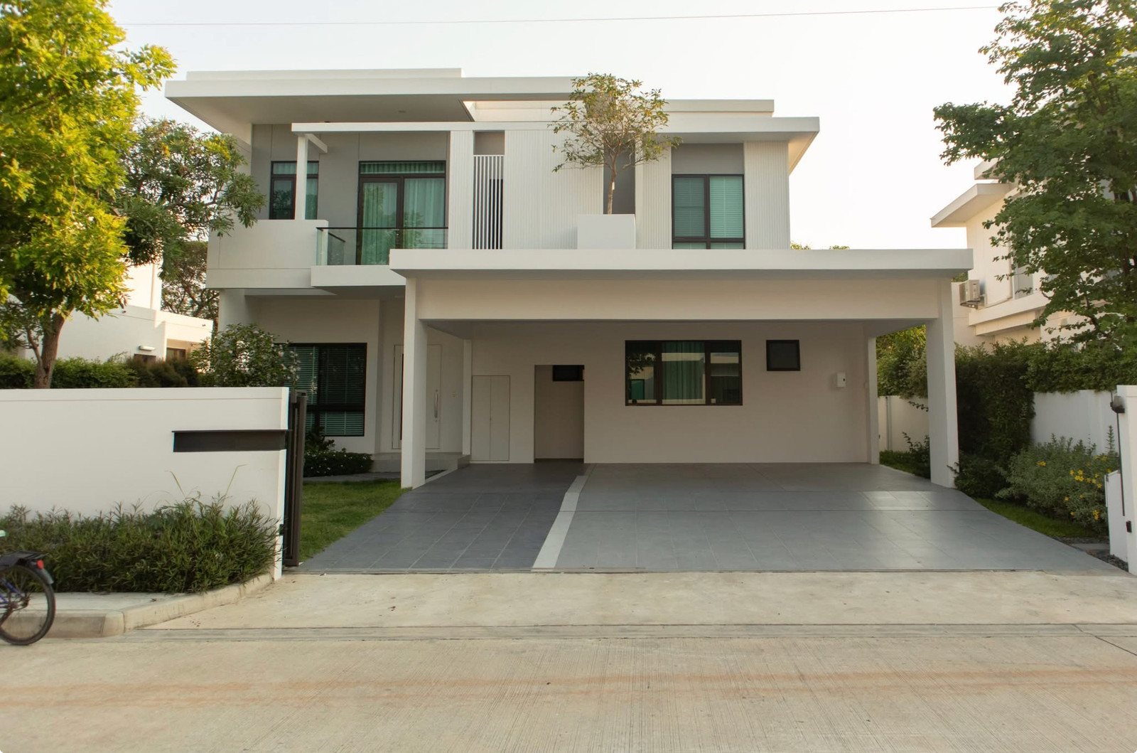 H260252 Mantana bangna km.15, 250 sqm new house 4 bed 5 bath, 115,000 thb H260252 Mantana bangna km.15, 250 sqm new house 4 bed 5 bath, 115,000 thb