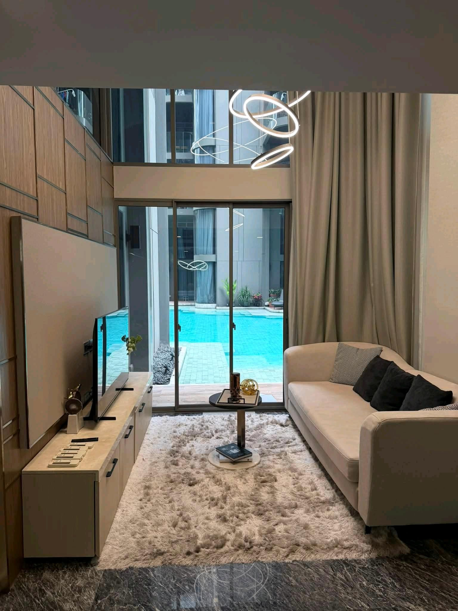 📍📍🐱🐶New and Modern  Duplex with Pet Allowed  Condo in Prompong