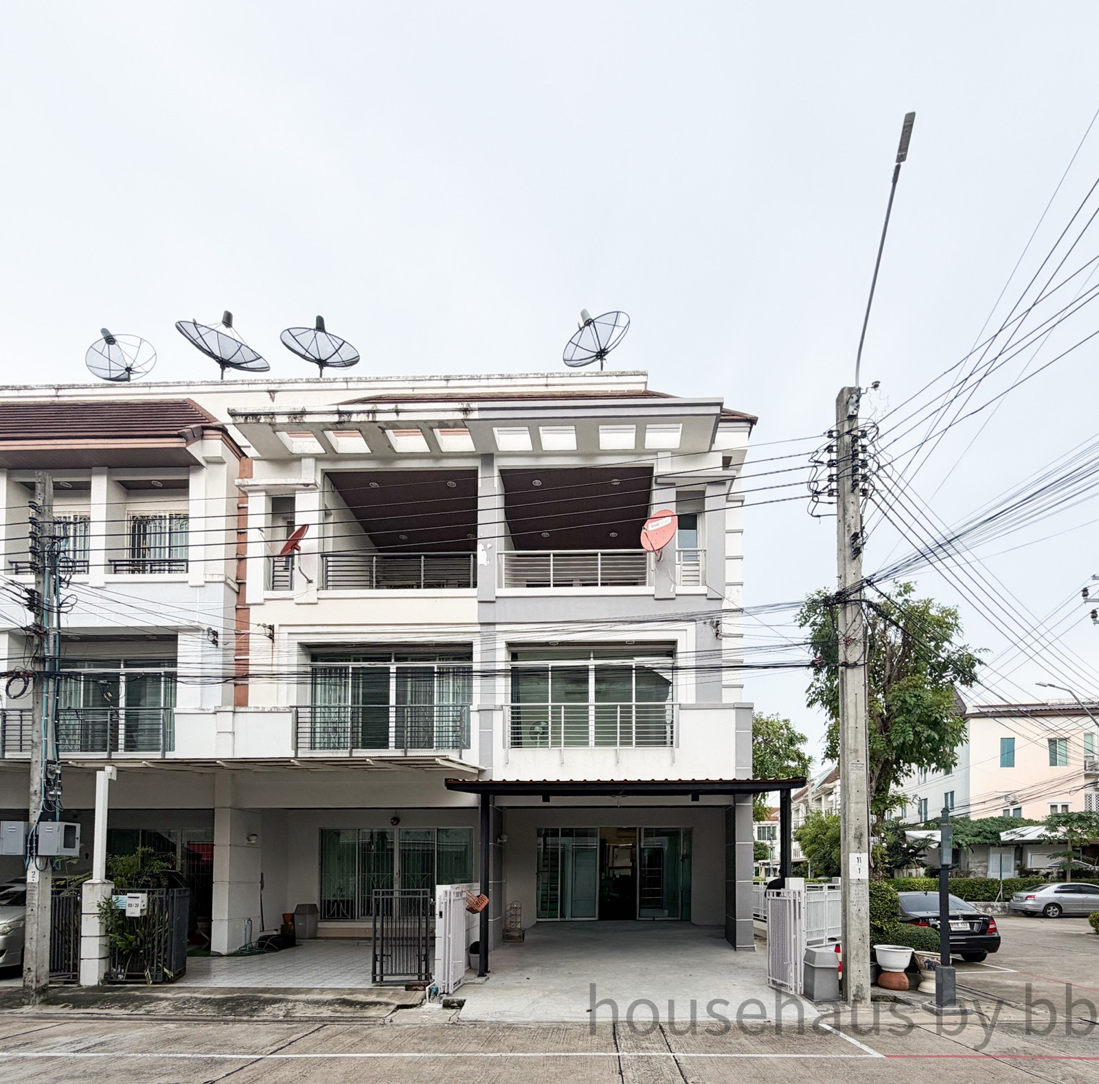 800 meters to BTS🚝 🏡🩵 Townhome for rent, corner plot. Newly renovated, fully furnished, ready to move in / Baan Klang Muang Sathorn-Taksin 1, 3 bedrooms, 3 bathrooms, 2 parking spaces. 800 meters to BTS🚝 🏡🩵 Townhome for rent, corner plot. Newly renovated, fully furnished, ready to move in / Baan Klang Muang Sathorn-Taksin 1, 3 bedrooms, 3 bathrooms, 2 parking spaces.