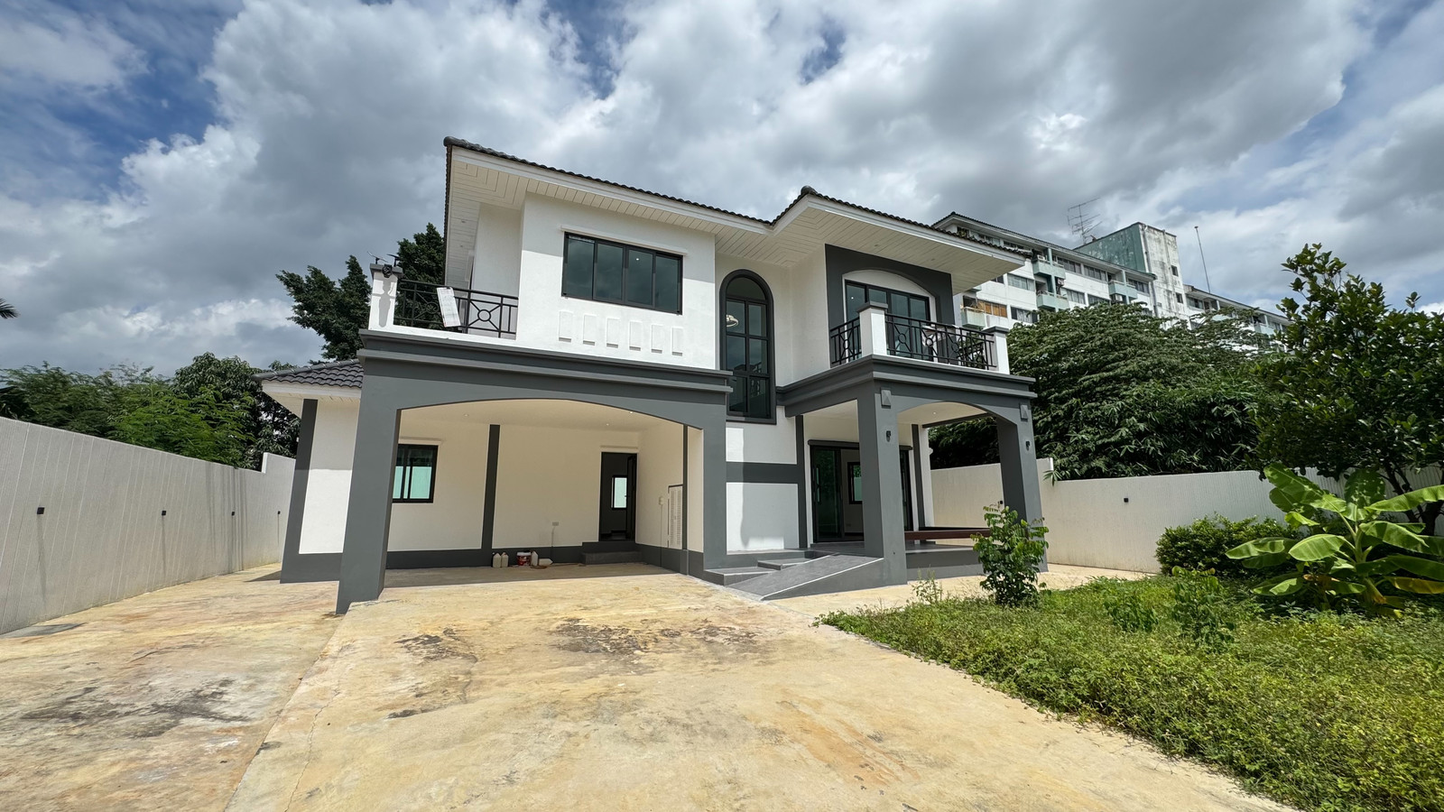 Water doesnt flood into the house!! Large detached house 100 sq m. Lat Phrao 117