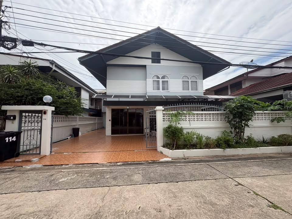 For Rent House on Pracharat Bamphen 17 — 6 Bedroom | MRT Huai Khwang | Fully Furnished GTN-0921 For Rent House on Pracharat Bamphen 17 — 6 Bedroom | MRT Huai Khwang | Fully Furnished GTN-0921