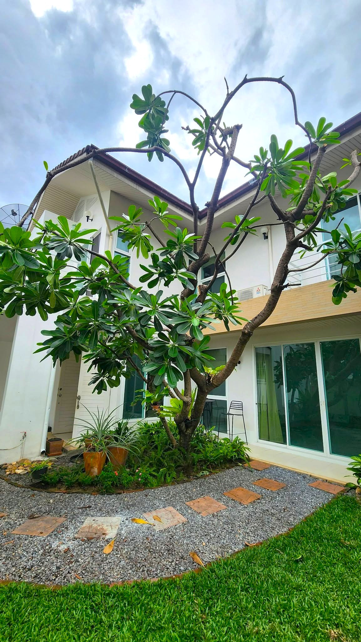 🏡 PRIVATE HOUSE | SUKHUMVIT 49  | PET FRIENDLY |  PRIVATE GARDEN – รูปที่ 2