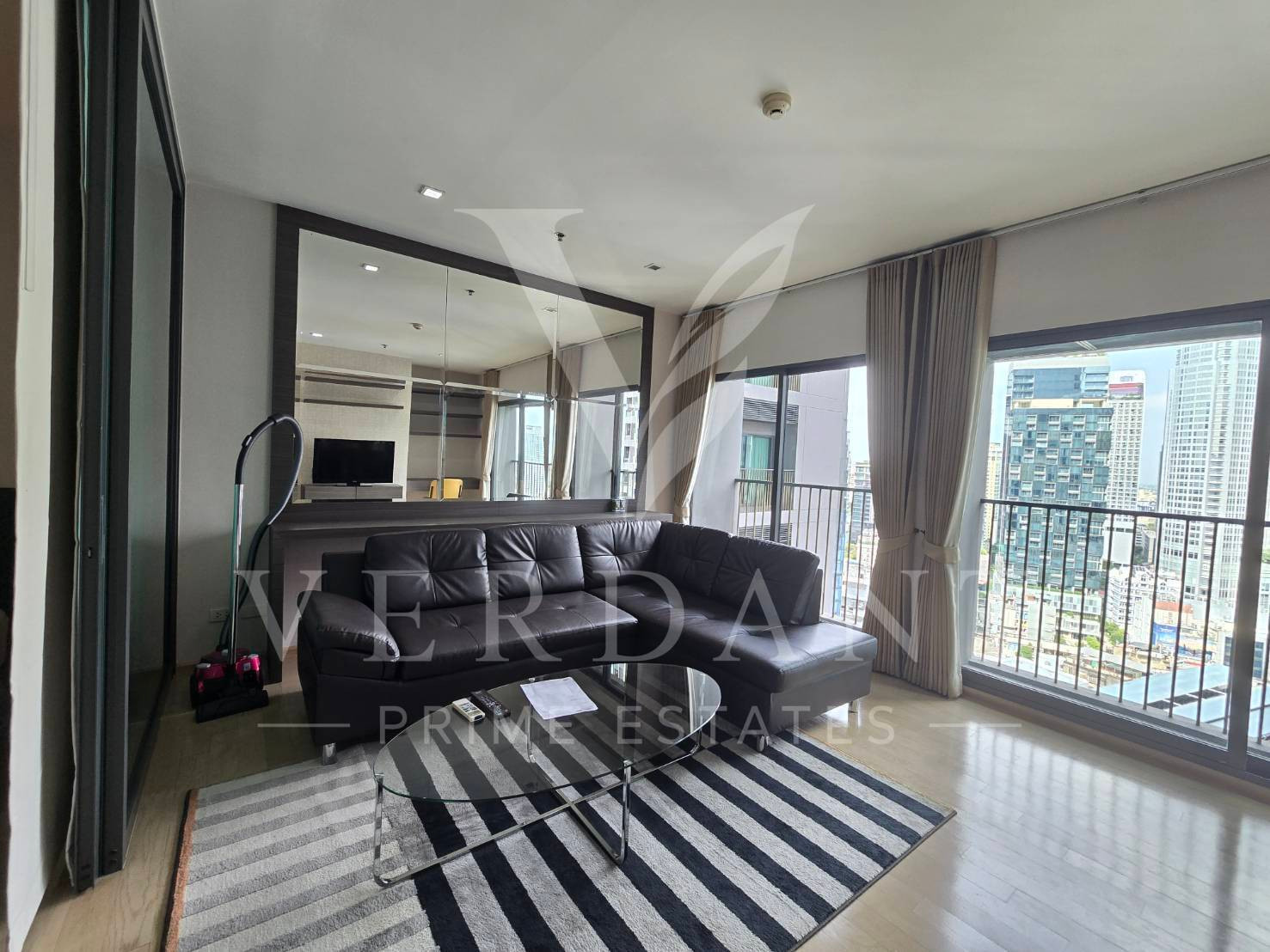 🏢 โนเบิล รีมิกซ์ (Noble Remix)  52 ตร.ม.  เชื่อมต่อ BTS ทองหล่อด้วยสกายวอล์ก