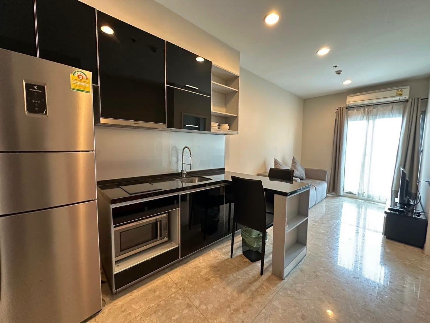 For Sale / Rent 1 Bedroom 1 Bathroom The Crest Sukhumvit 34 35 Sq.m. Right by BTS Thonglor, High Floor, Fully Furnished, Ready to Move In For Sale / Rent 1 Bedroom 1 Bathroom The Crest Sukhumvit 34 35 Sq.m. Right by BTS Thonglor, High Floor, Fully Furnished, Ready to Move In