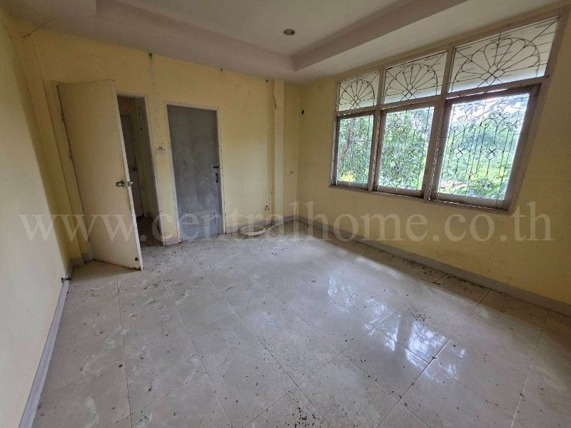 Single house with natural land, Soi Chomwihok, Khlong 5, area 2 ngan, cheap price. – รูปที่ 2