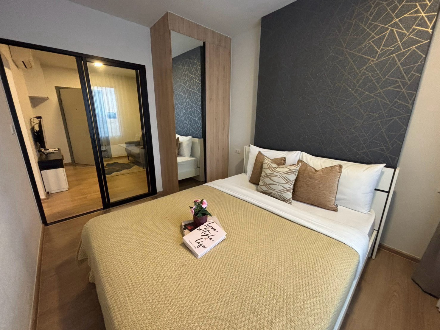 💥 [ 𝐏-𝟏𝟎𝟒𝟔𝟔 ] FOR RENT : Chewathai Pinklao City View, Great Vibe! Near MRT Bang Yi Khan 𝟏𝟔,𝟎𝟎𝟎 THB/mo. | Line @easycondoplus | 099-229-6397 